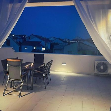 Appartamento Olive Oasis Penthouse With Jacuzzi Zara Esterno foto